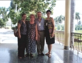 Con colegas cubanos: Miriam Concepción, María Bárbara Sampera,  Cecilio Tieles y Lina Fernández. La Habana, Septiembre 2001