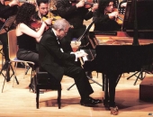 Auditori Josep Carreras. Interpretando Concierto Si bemol mayor de W. A. Mozart con la Orquesta de Cámara de Vila-seca, bajo la dirección de Fernando Marina.